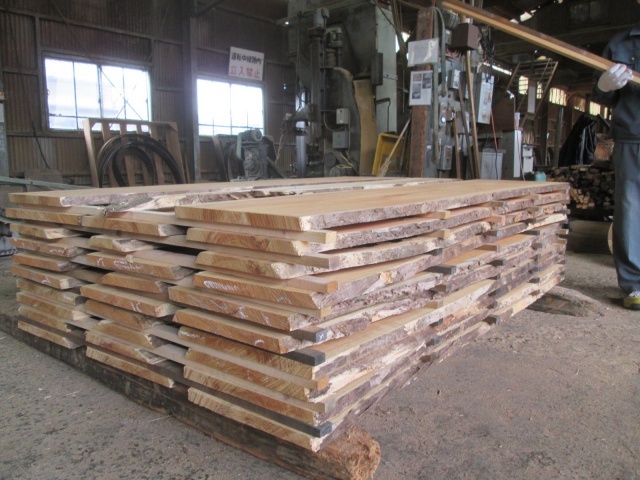 欅（ケヤキ）　無垢材