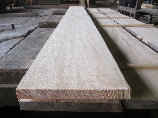 スプルース　無垢材