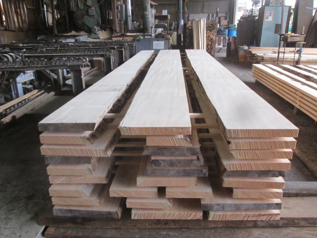 スプルース　無垢材