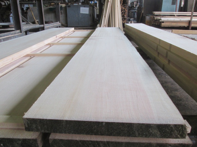 スプルース　無垢材