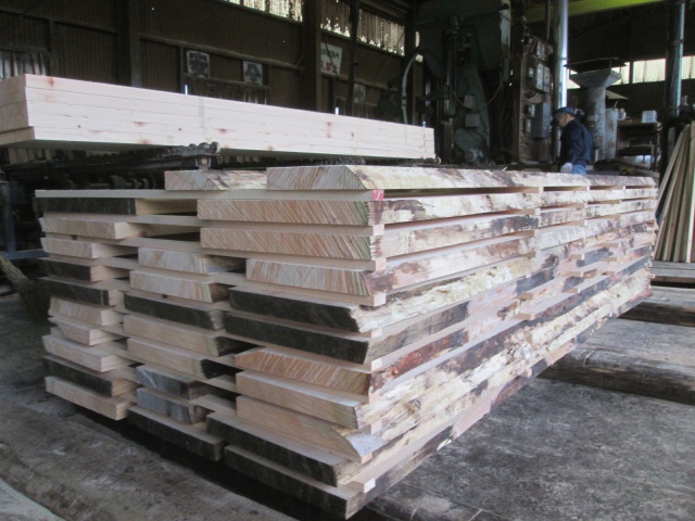 スプルース　無垢材