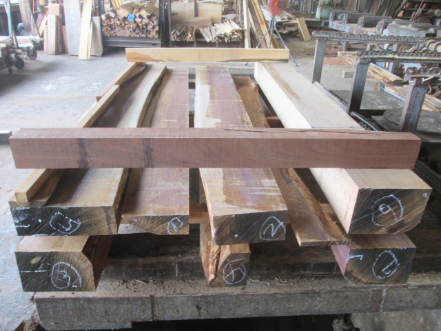 楢（ナラ）　無垢材