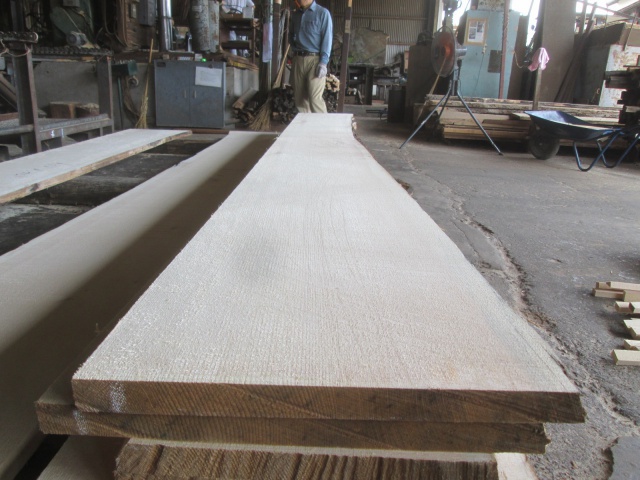 スプルース　無垢材