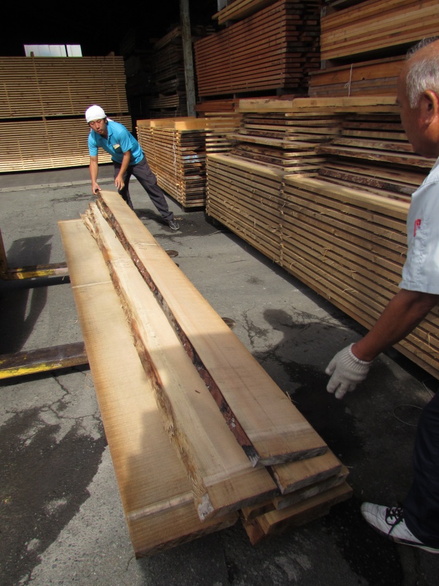 スプルース　無垢材