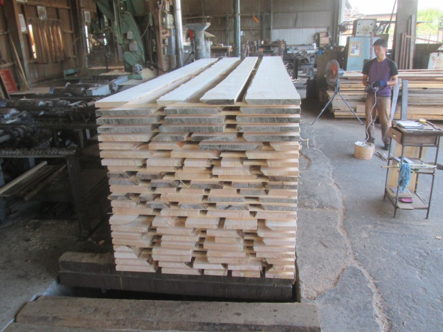 スプルース　無垢材