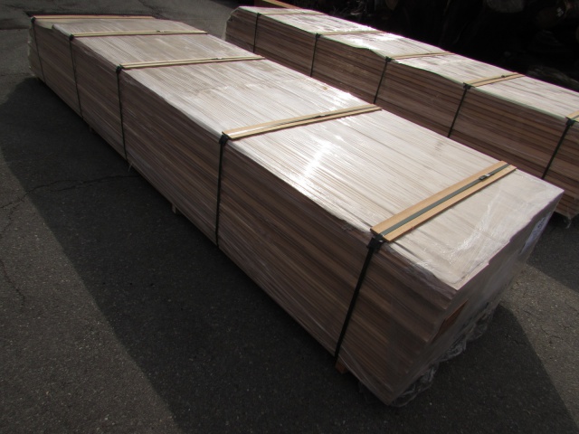 アガチス　無垢材