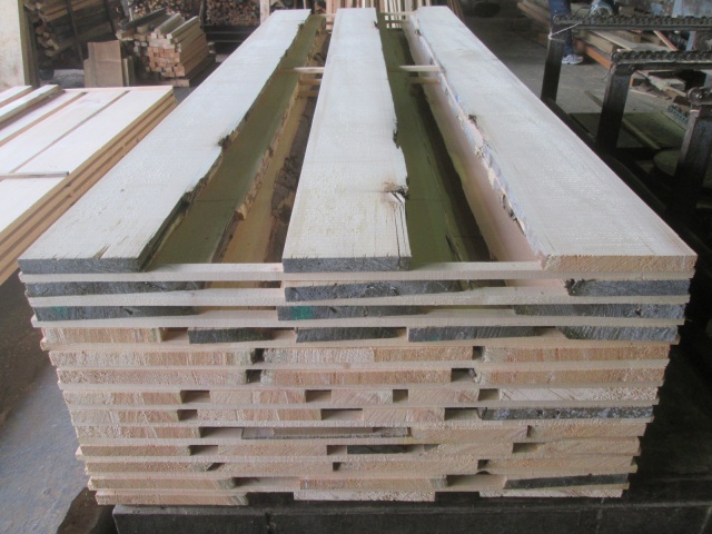 スプルース　無垢材