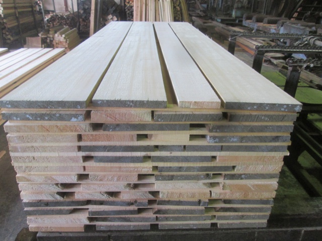 スプルース　無垢材