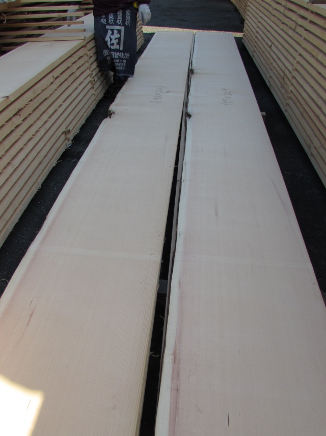 スプルース　無垢材