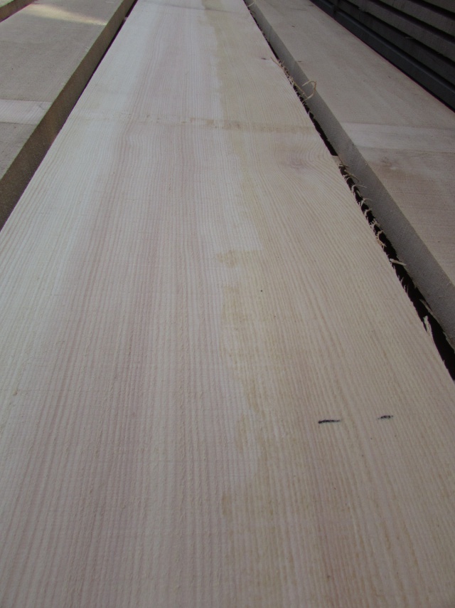 スプルース　無垢材