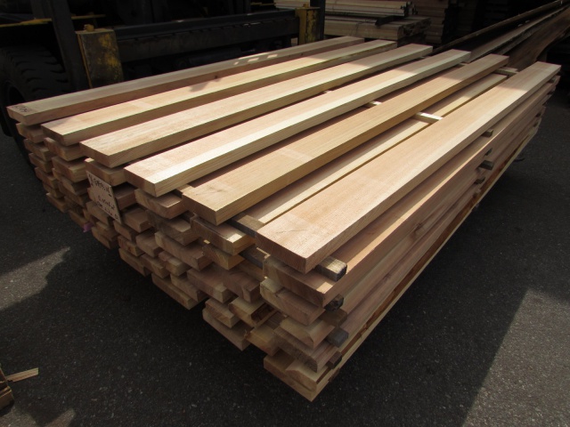 吉野杉（ヨシノスギ）　無垢材