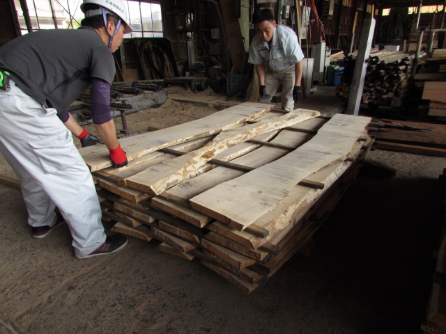 栗（クリ） 無垢材