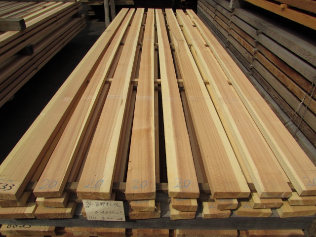 吉野杉（ヨシノスギ）　無垢材