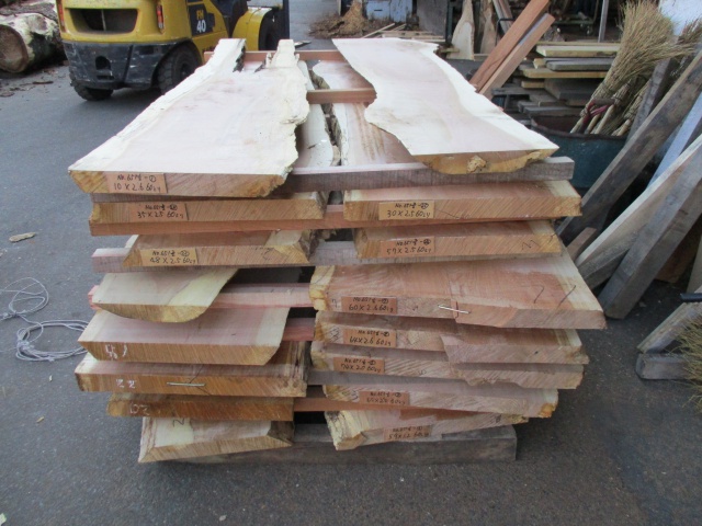 真樺（マカバ）　無垢材