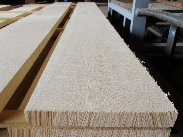 スプルース　無垢材