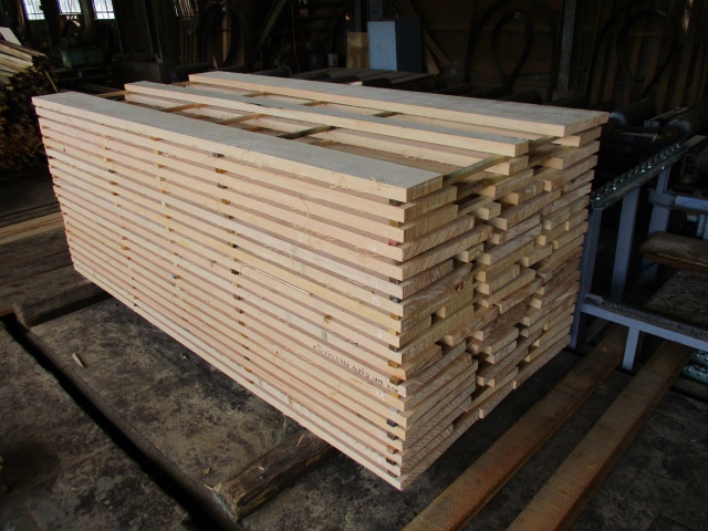 スプルース　無垢材