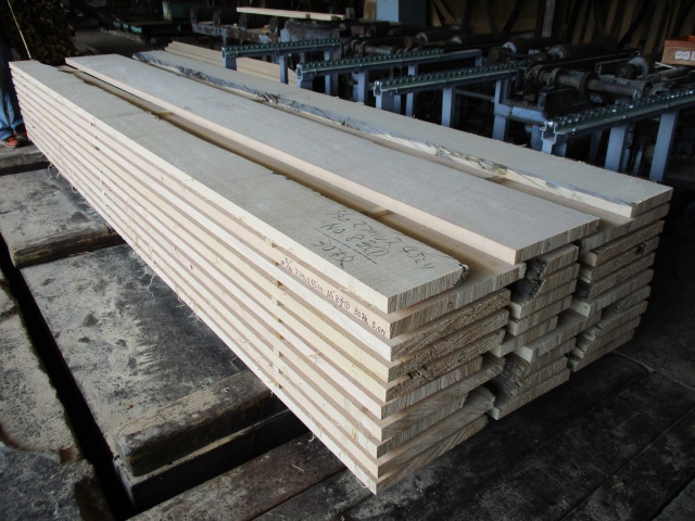 スプルース　無垢材