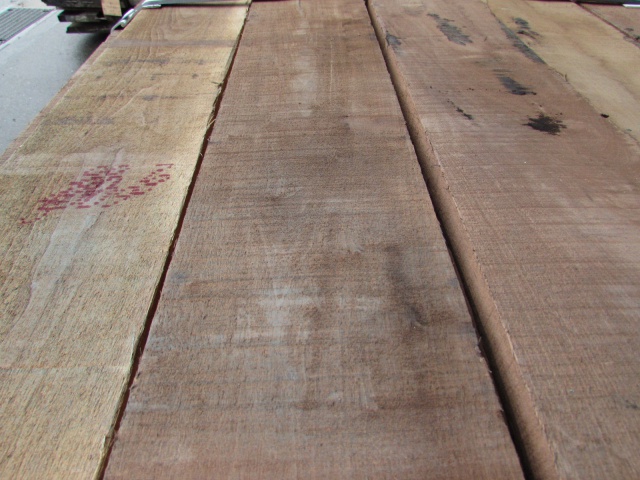 ウォールナット　無垢材