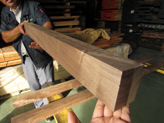 ウォールナット　無垢材