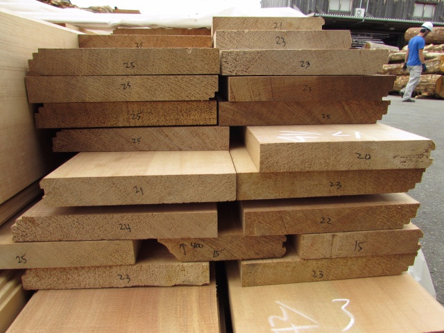 アガチス　無垢材