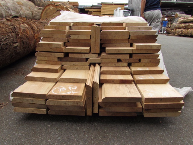 アガチス　無垢材