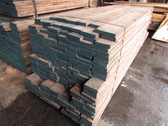 ウォールナット　無垢材