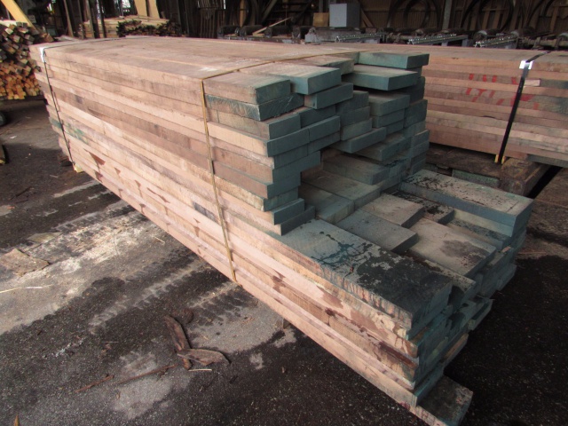 ウォールナット　無垢材