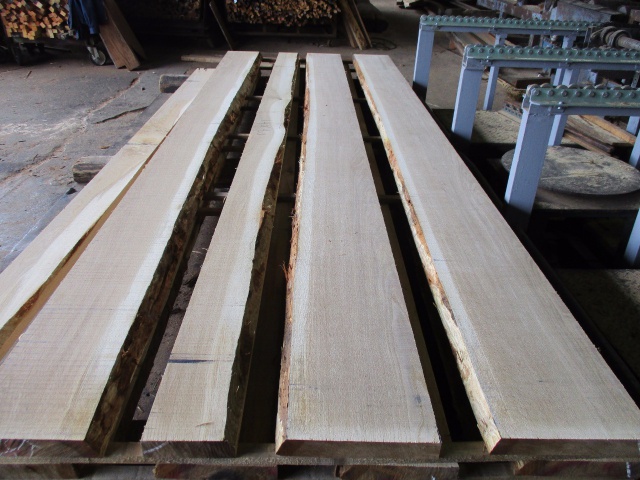 楢（ナラ）　無垢材