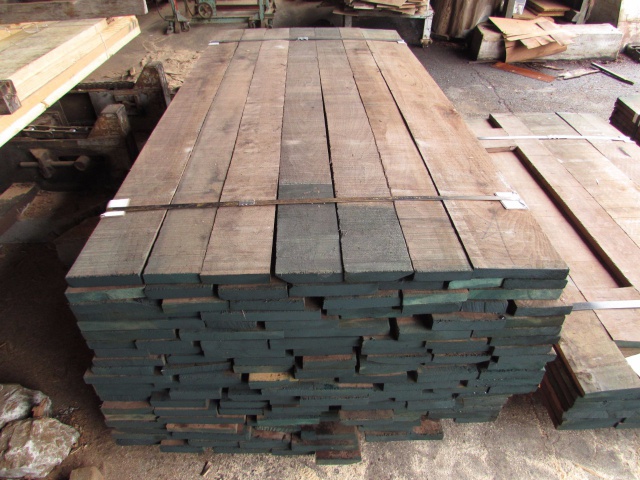 ウォールナット　無垢材