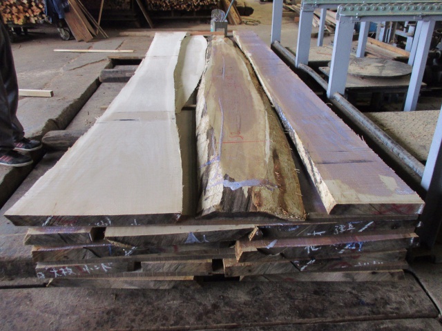 楢（ナラ）　無垢材