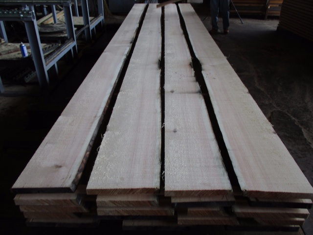 スプルース　無垢材