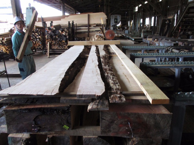 チェリー　無垢材