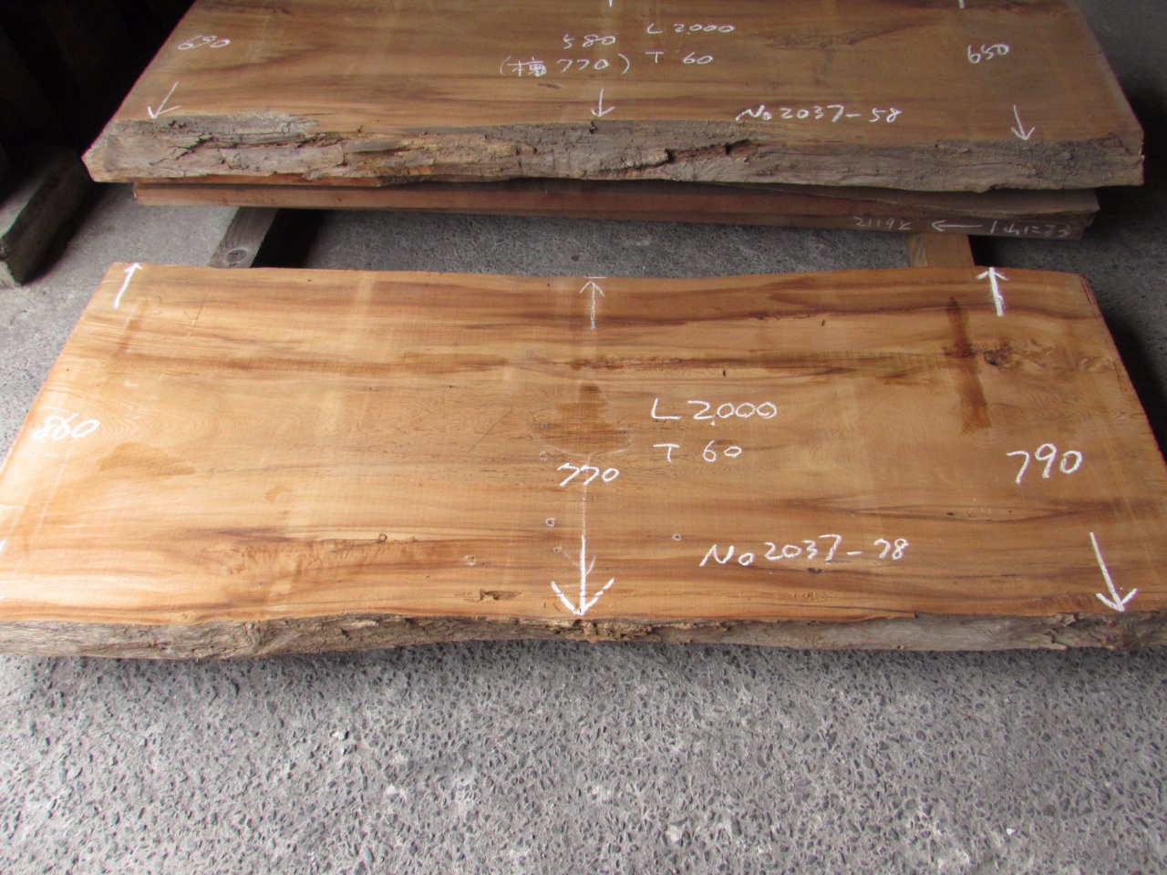即時発送★屋久杉　一枚板 テーブル 天板　YR48 ヤクスギ　やくすぎ　YAKUSUGI　銘木　板材　 ダイニングテーブル　 乾燥材　希木天地 杉