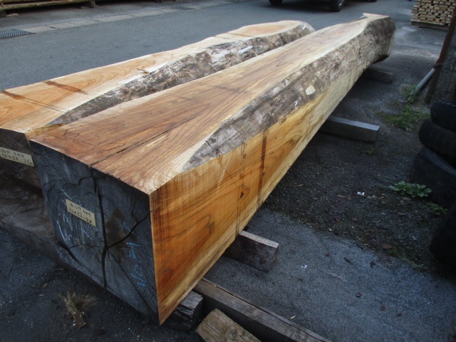 欅（ケヤキ）　無垢材