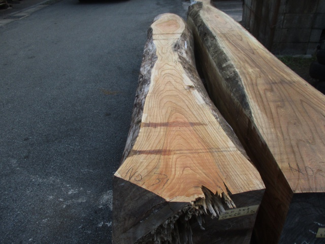 欅（ケヤキ）　無垢材