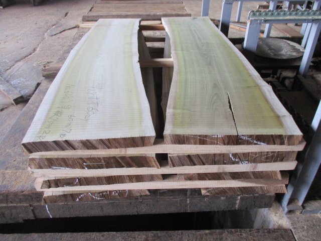 朴（ホオ）　無垢材