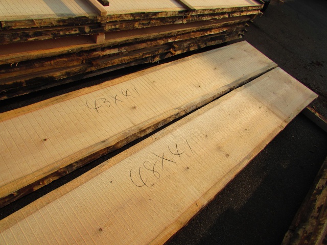 紅松（ベニマツ）　無垢材