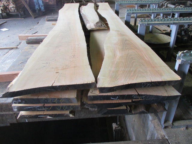 山桜（ヤマザクラ）　無垢材