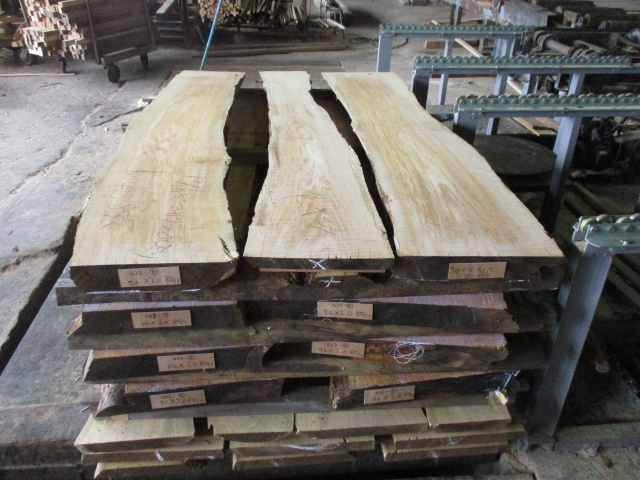 山桜（ヤマザクラ）　無垢材