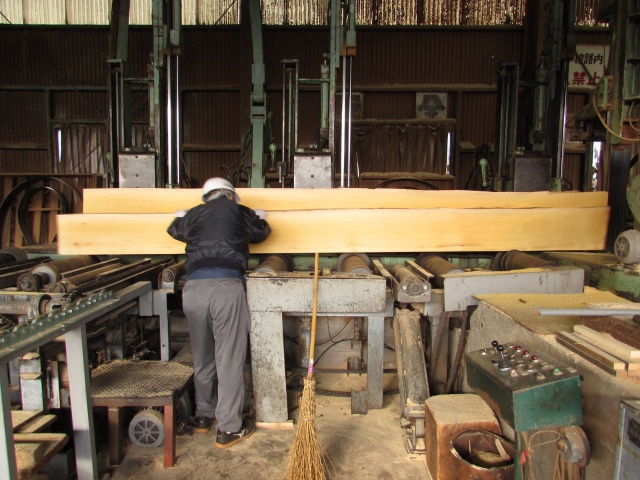 青森檜葉（アオモリヒバ）　無垢材