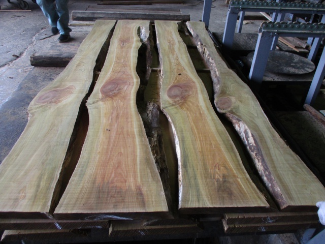 山桜（ヤマザクラ）　無垢材