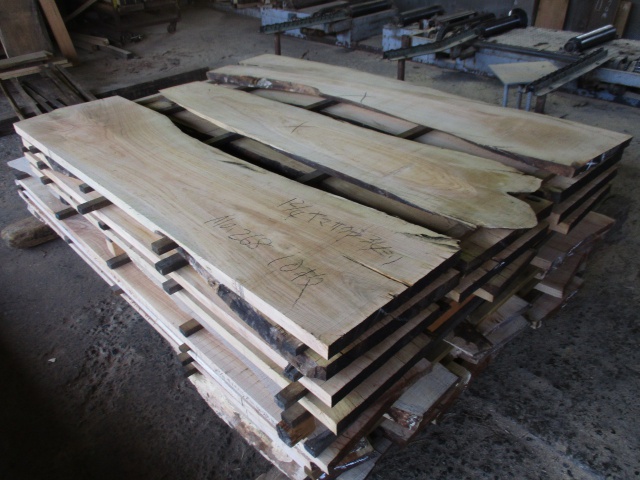 山桜（ヤマザクラ）　無垢材