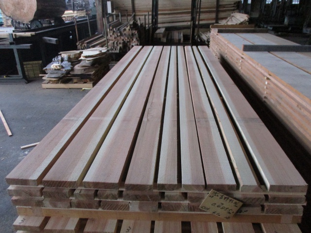 吉野杉（ヨシノスギ）　無垢材