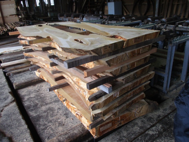 山桜（ヤマザクラ）　無垢材