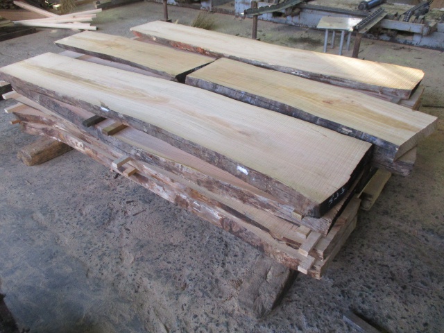 山桜（ヤマザクラ）　無垢材