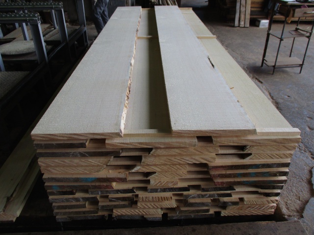 スプルース　無垢材