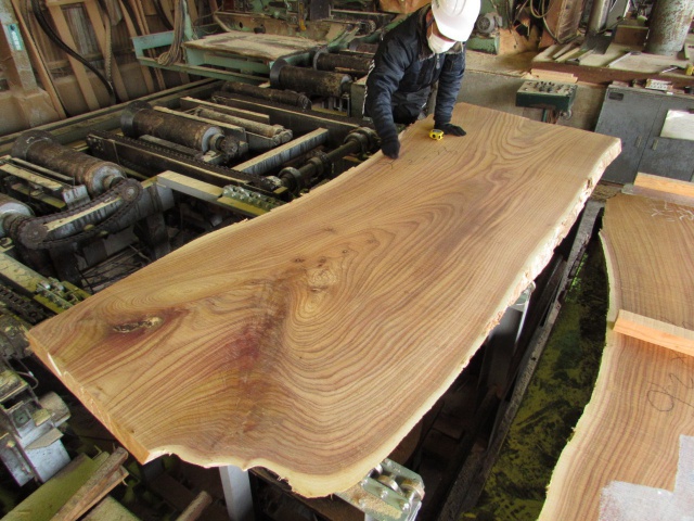 栴檀（センダン）　無垢材