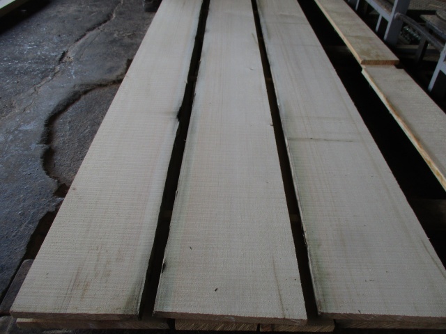 スプルース　無垢材