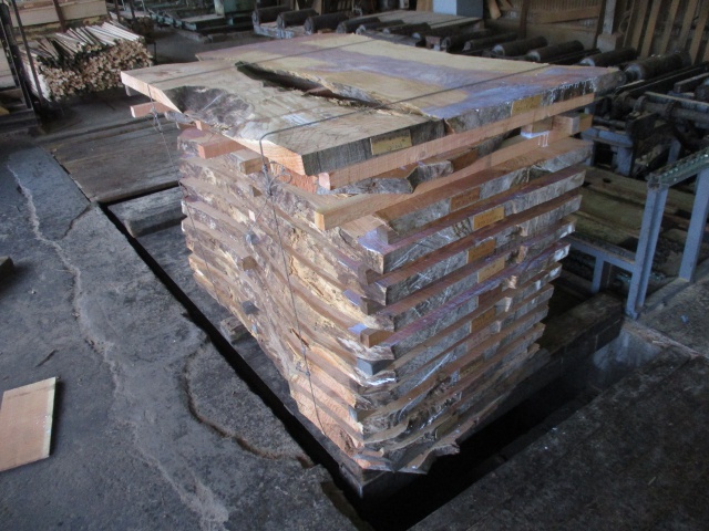 栴檀（センダン）　無垢材