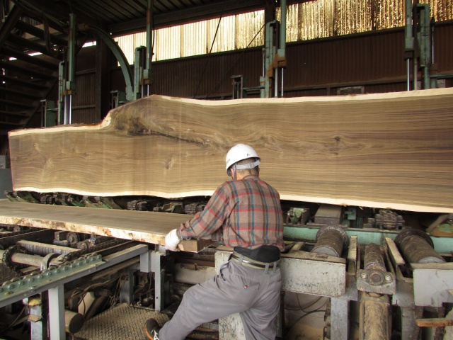 ウォールナット　無垢材